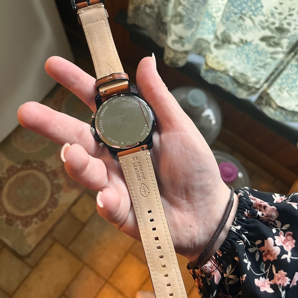Men’s Watch - Picture 2 of 3